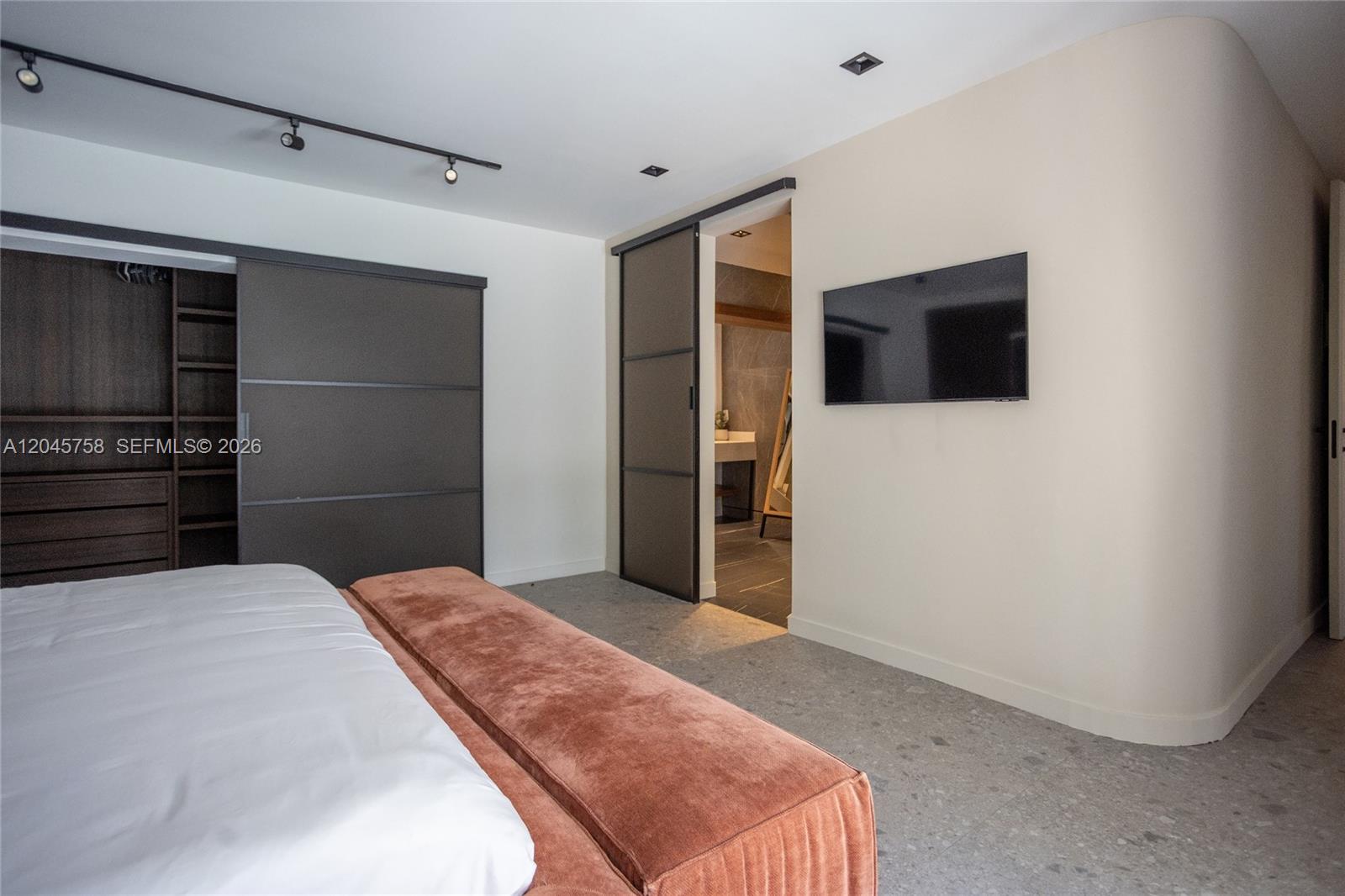 2500 Bayview Drive Property Photo 26