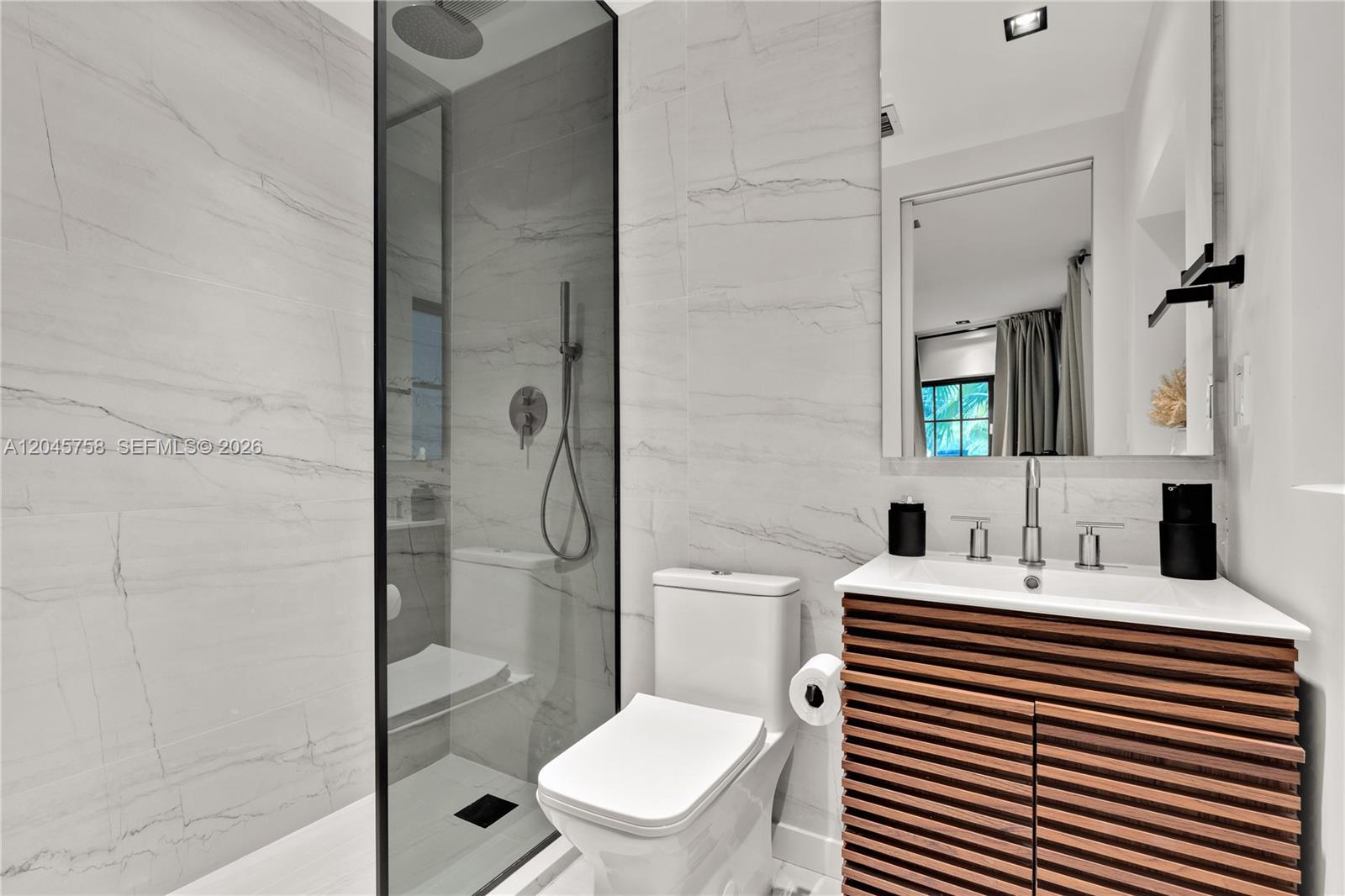2500 Bayview Drive Property Photo 45