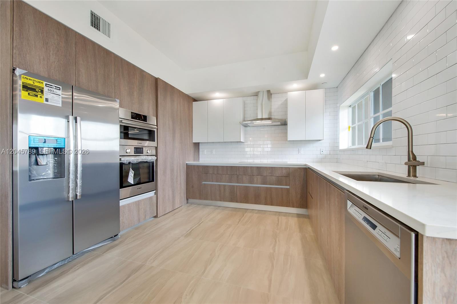120 Salamanca Avenue Ph Property Photo 9