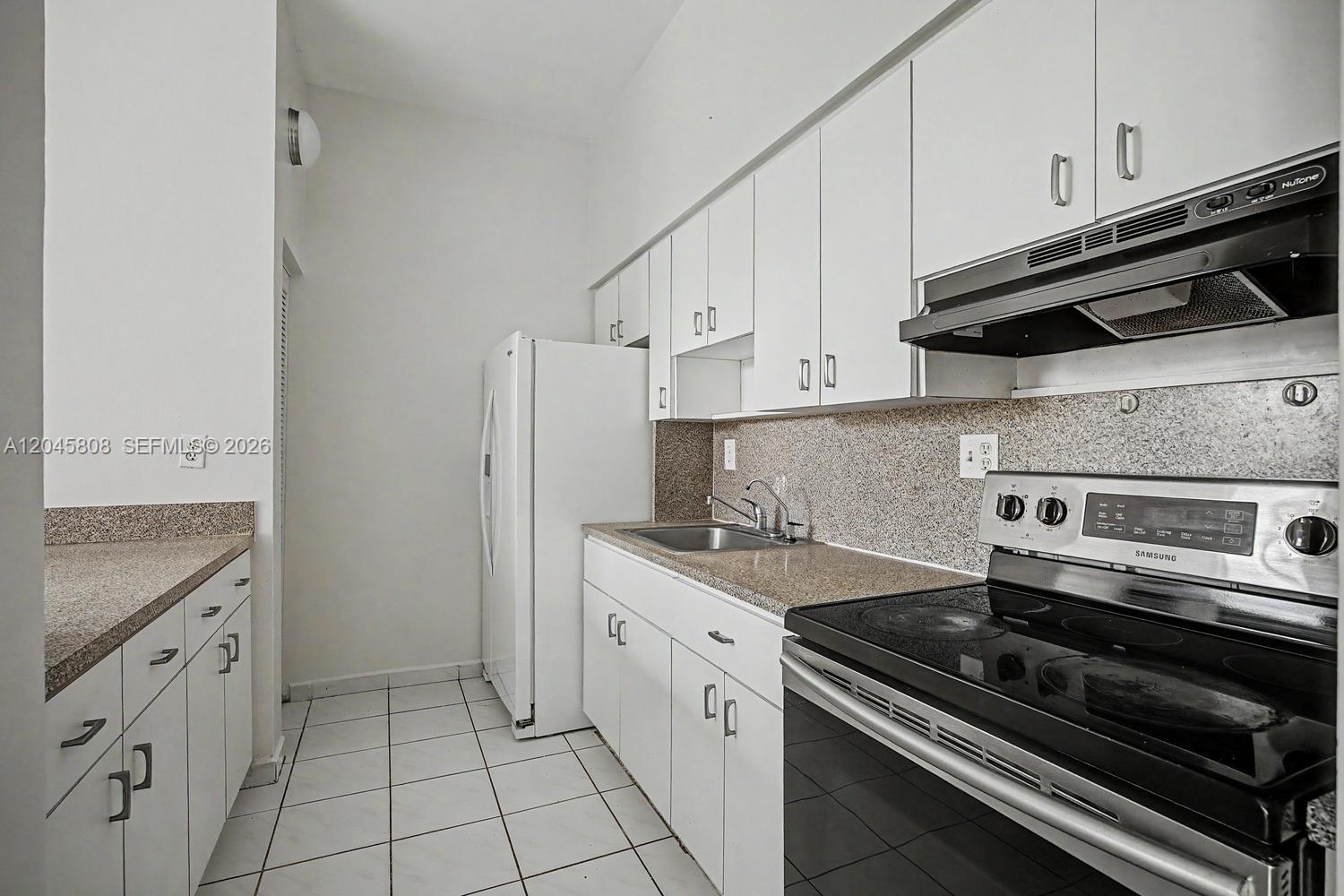 A12045808 Property Photo 8