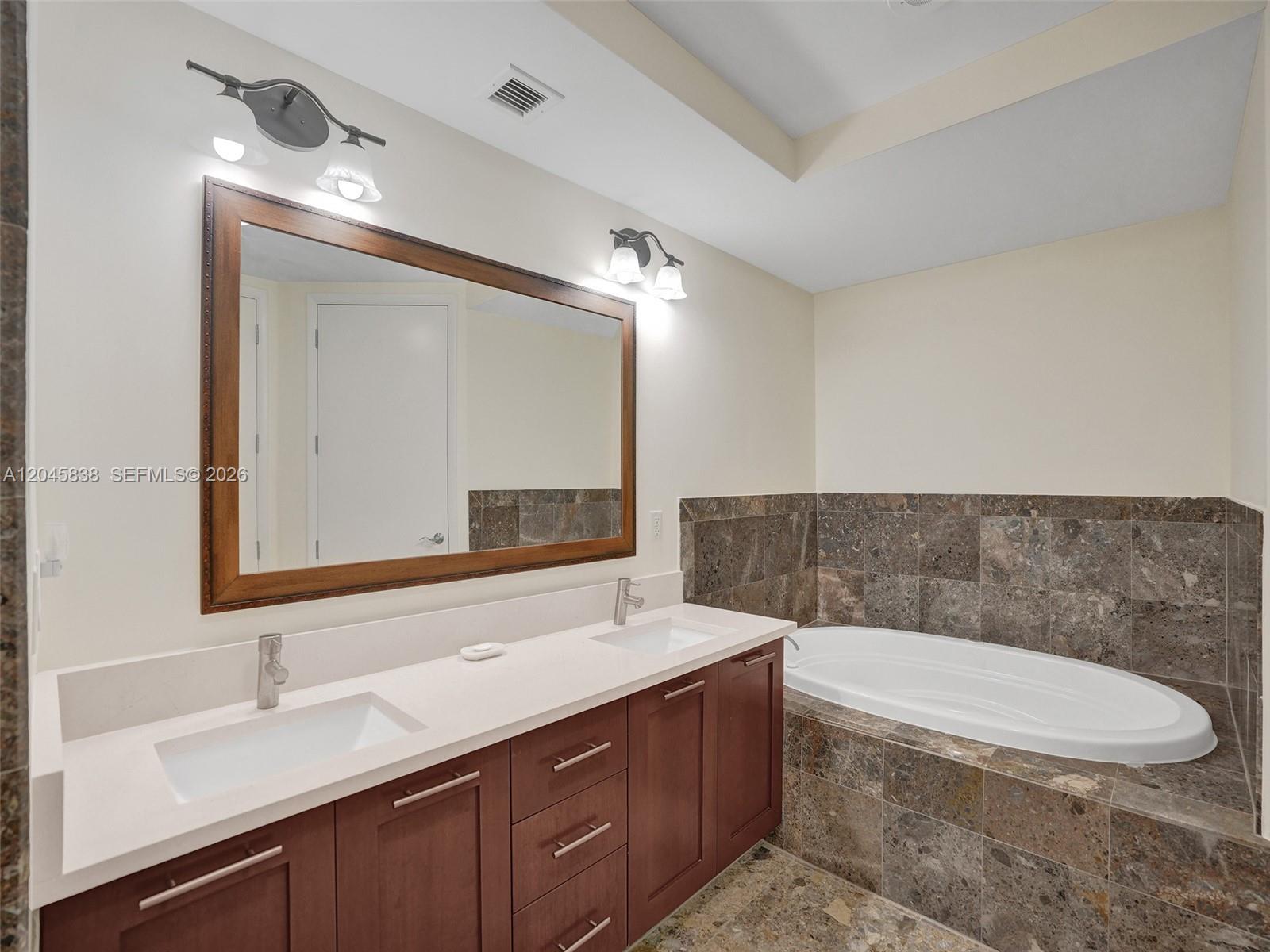 2509 N Ocean Boulevard 376 Property Photo 20