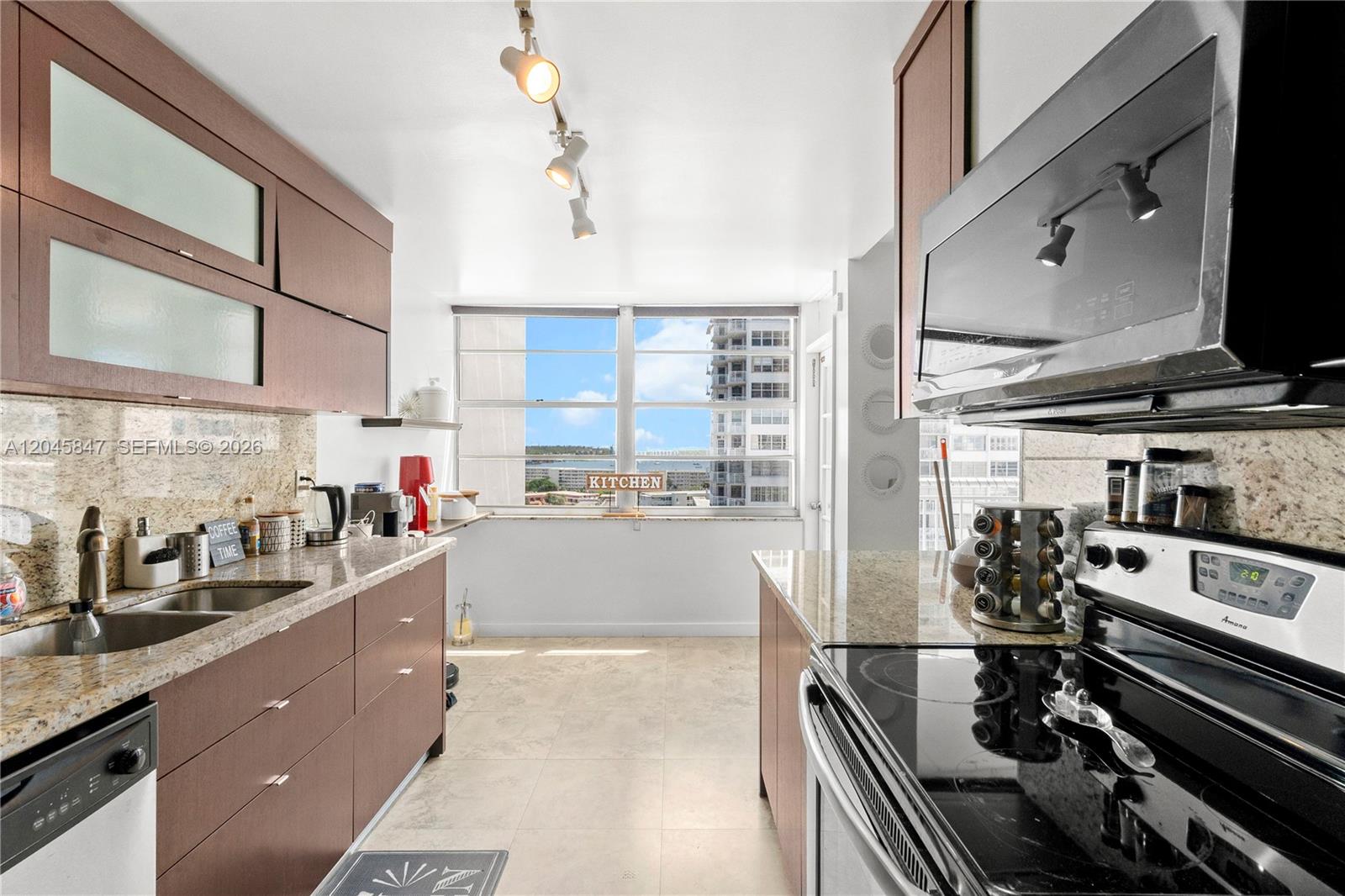 18071 Biscayne Boulevard 1404 Property Photo 3