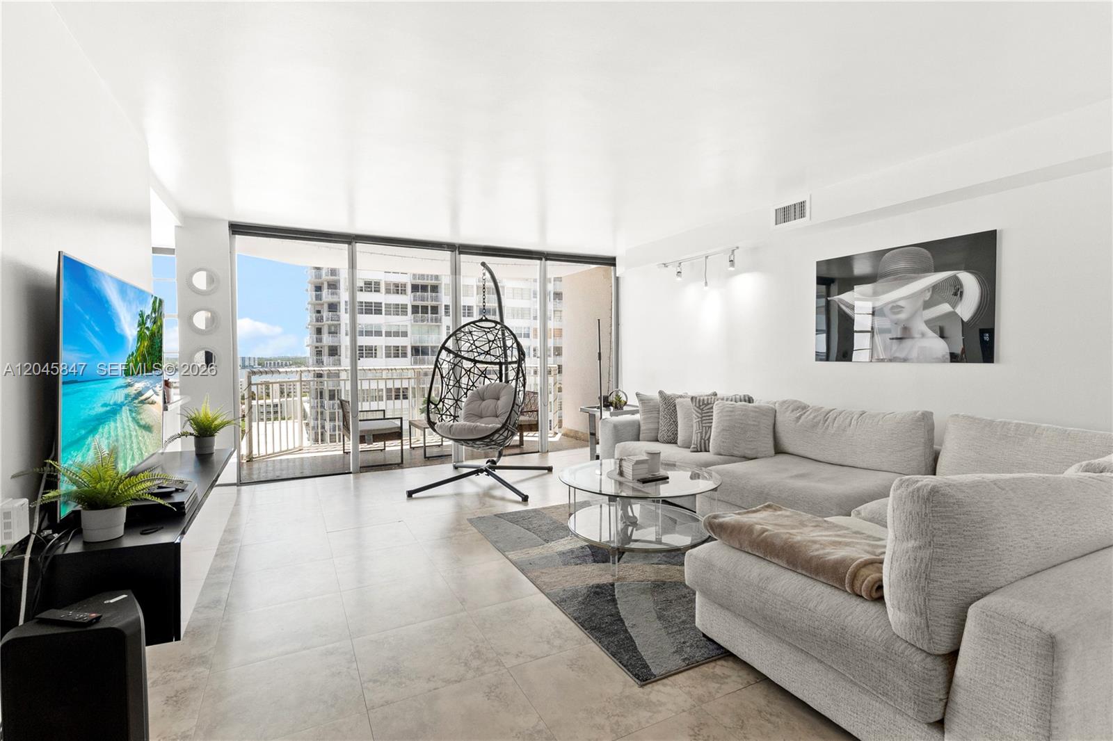 18071 Biscayne Boulevard 1404 Property Photo 5