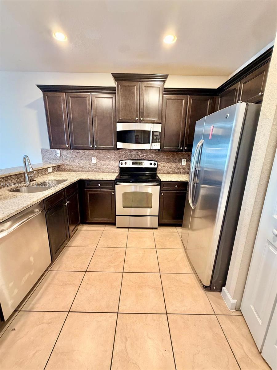 8965 Nw 98th Avenue . Property Photo 8