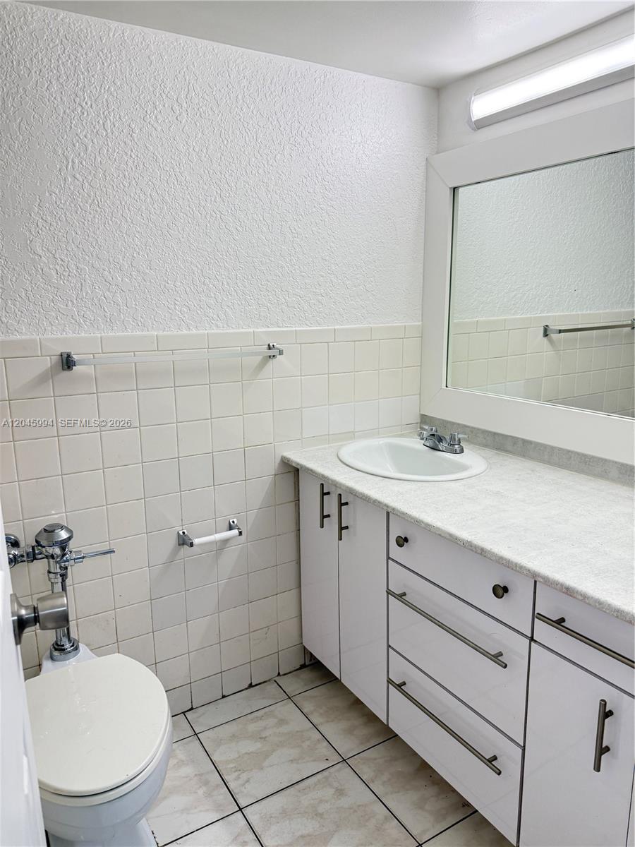 A12045994 Property Photo 3