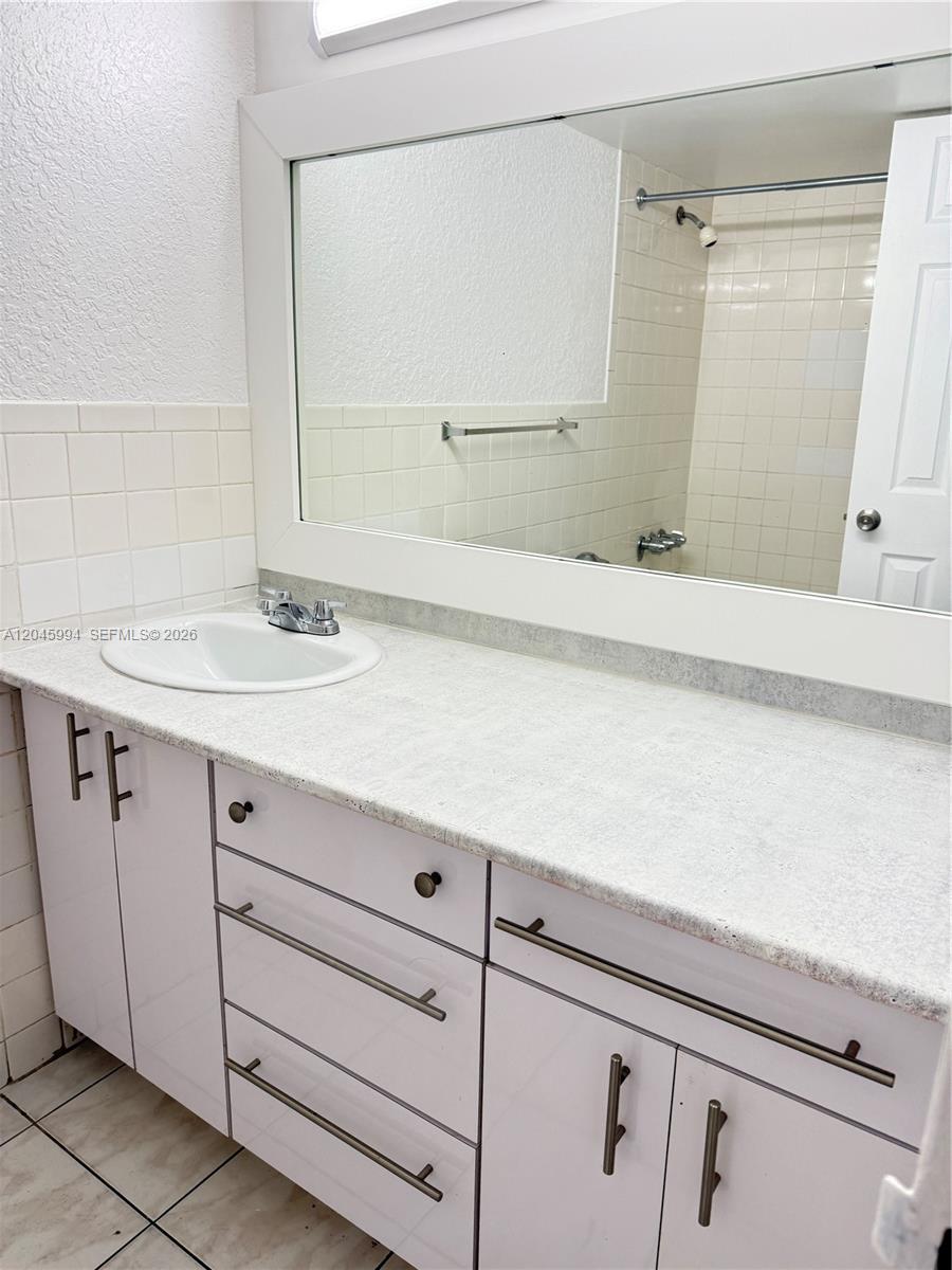 A12045994 Property Photo 6