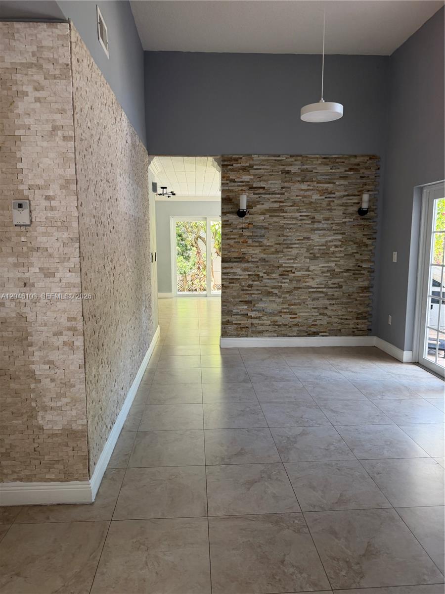 A12046103 Property Photo 4