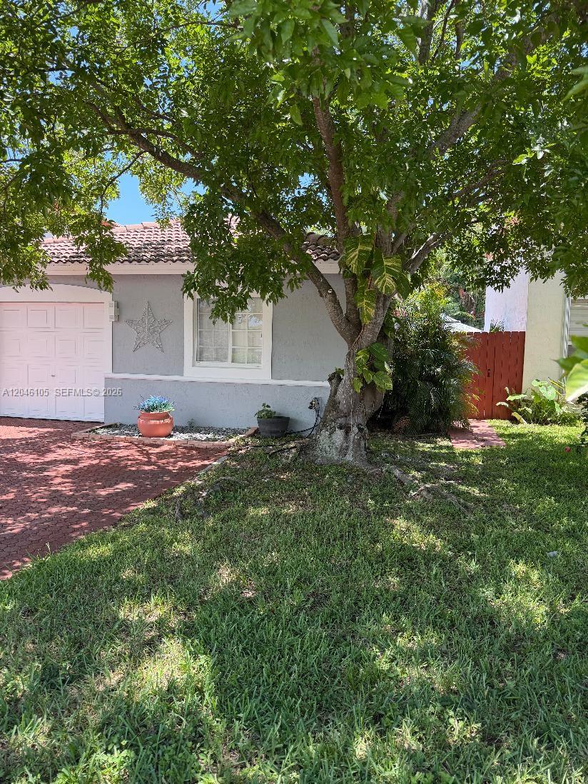 19554 Nw 79th Place Property Photo 2