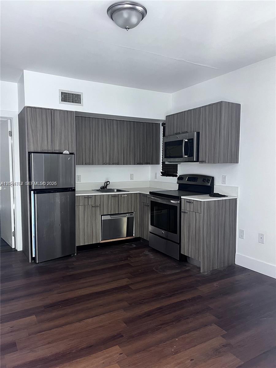557 Michigan Avenue 115