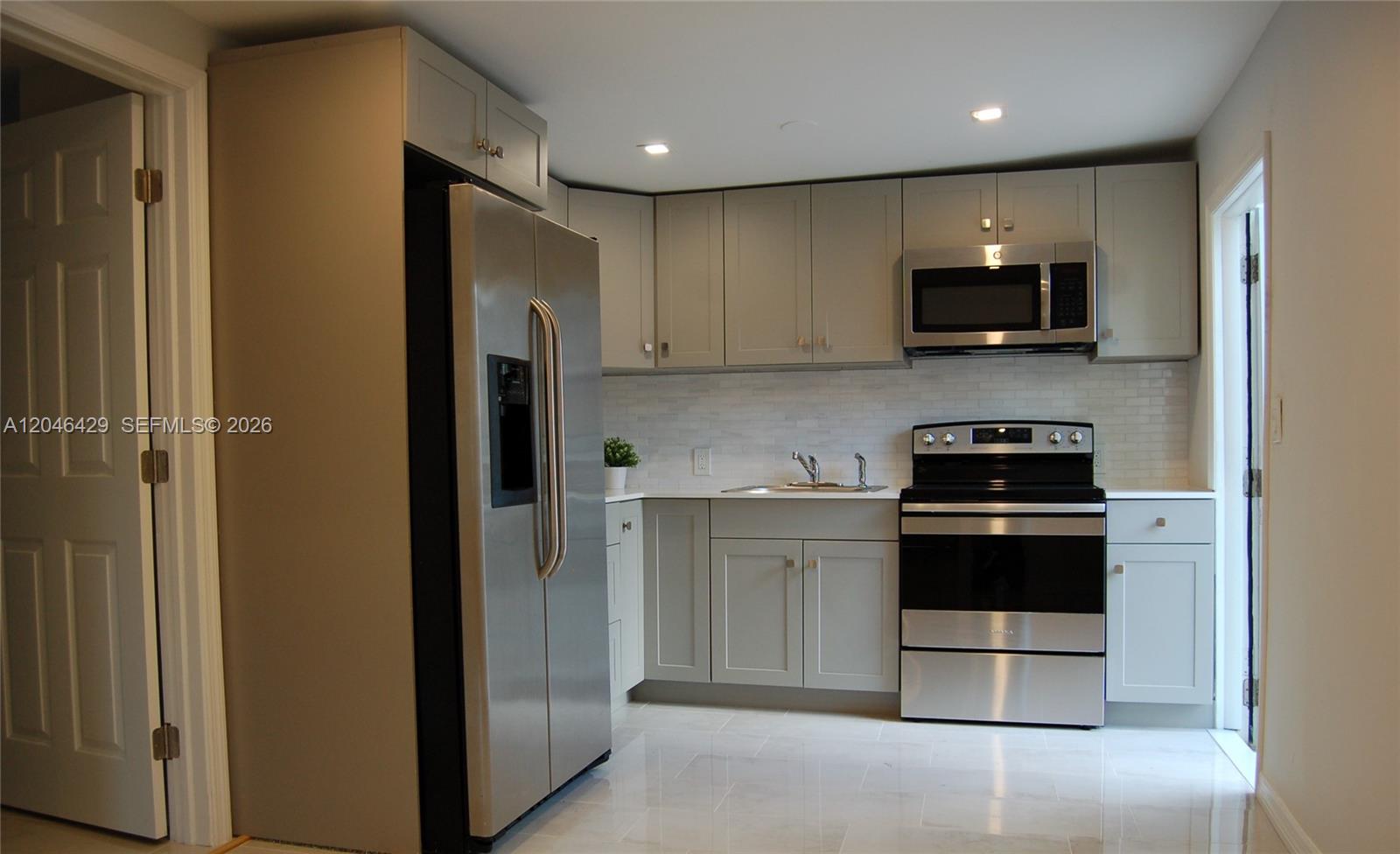 A12046429 Property Photo 3