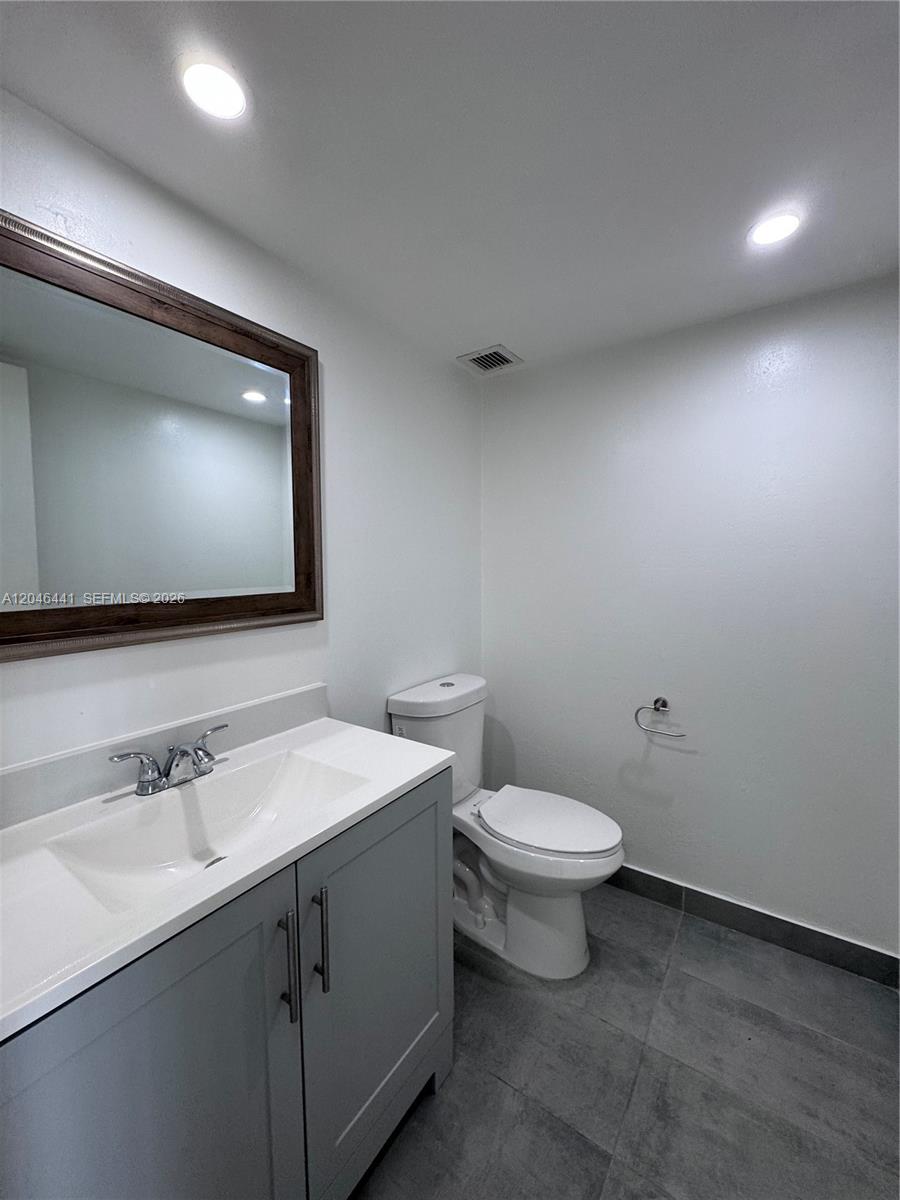 16710 Ne 9th Avenue 305 Property Photo 7