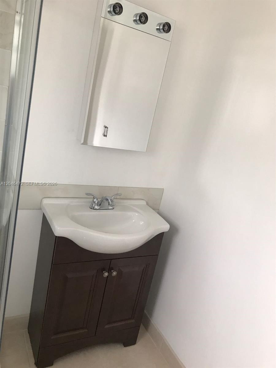 A12046472 Property Photo 18