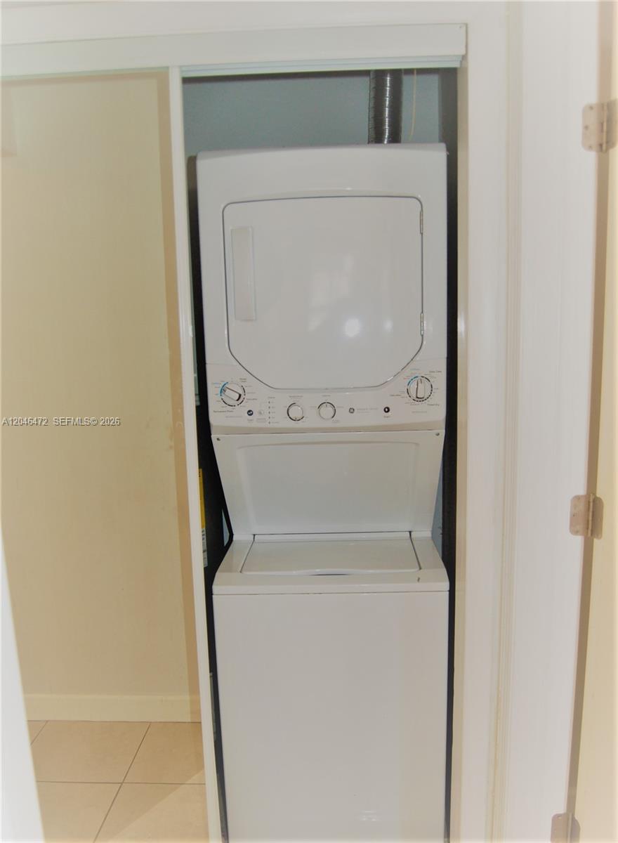 A12046472 Property Photo 32