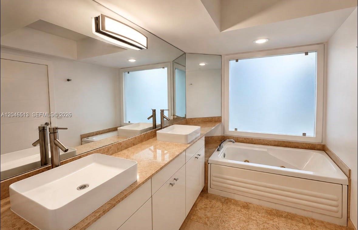 4775 Collins Avenue 2407 Property Photo 13