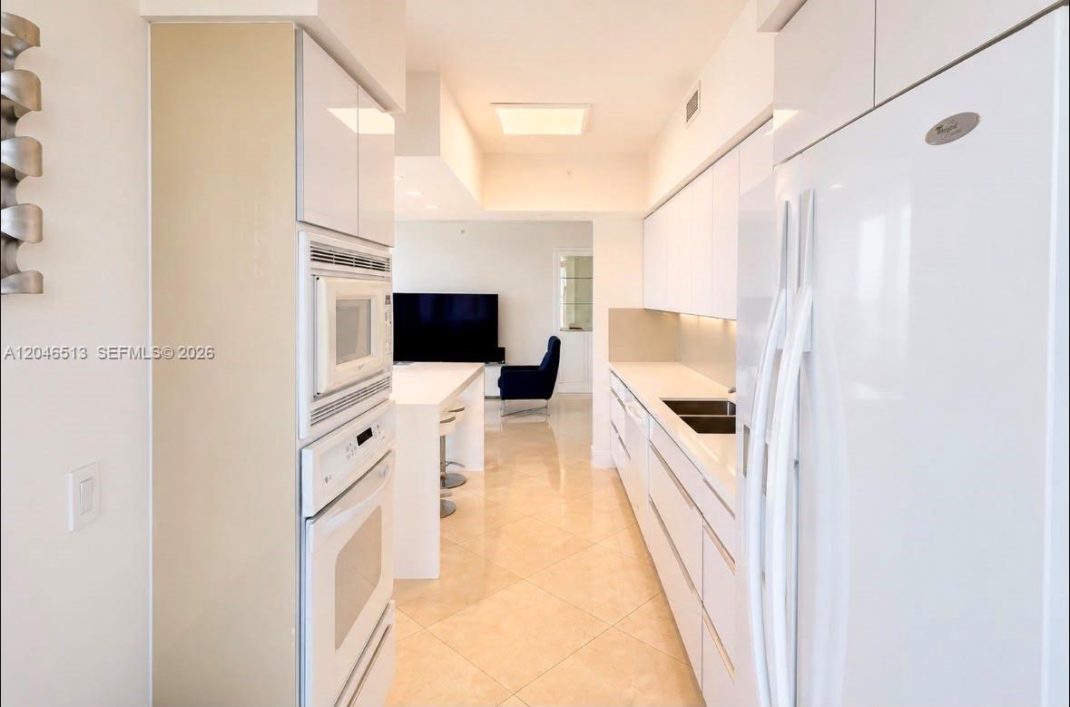 4775 Collins Avenue 2407 Property Photo 17