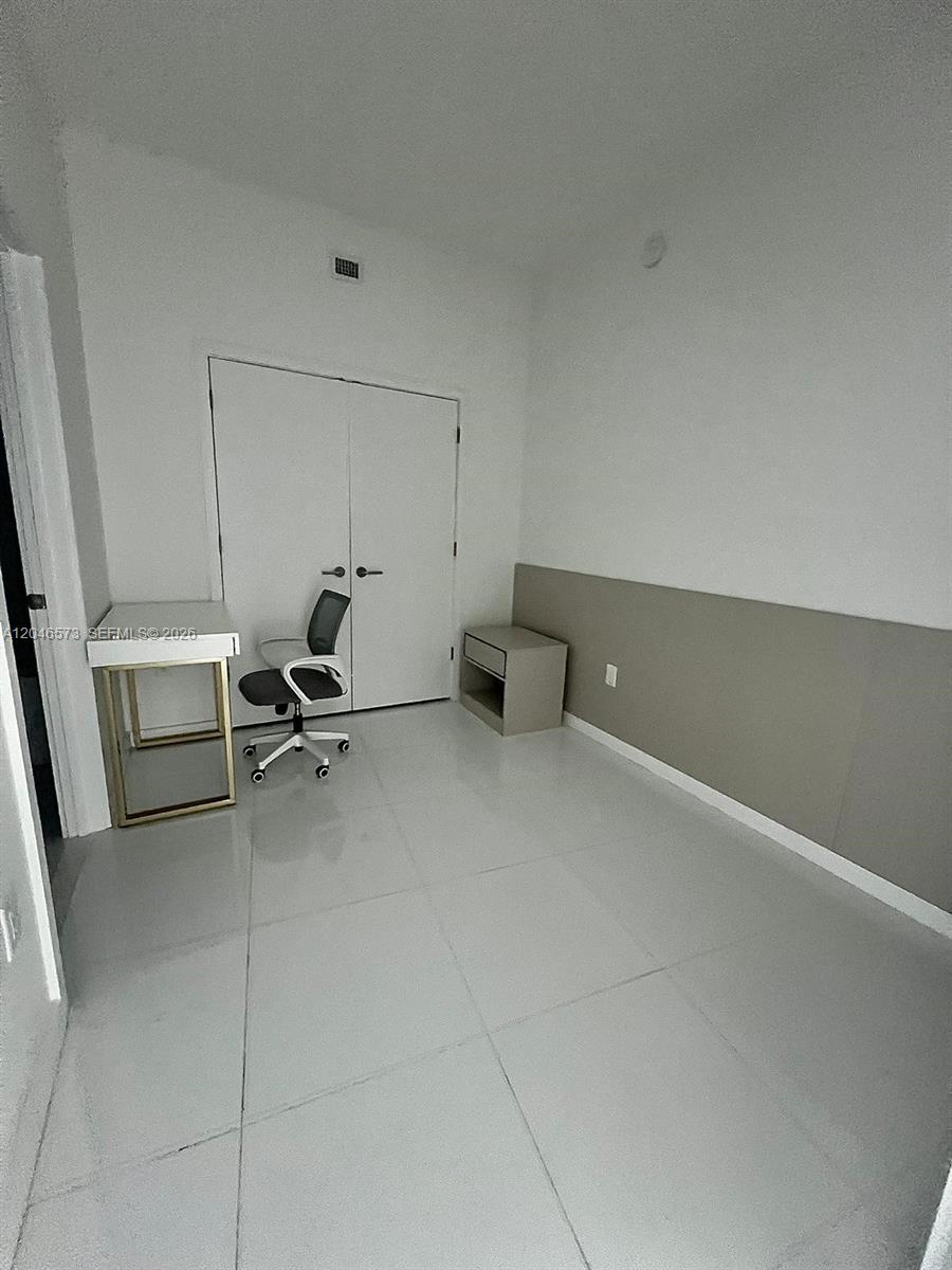A12046573 Property Photo 4