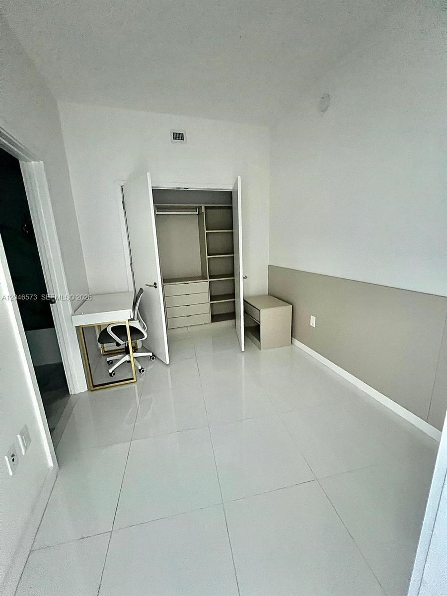 A12046573 Property Photo 6