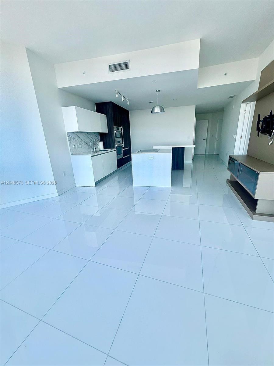 A12046573 Property Photo 10
