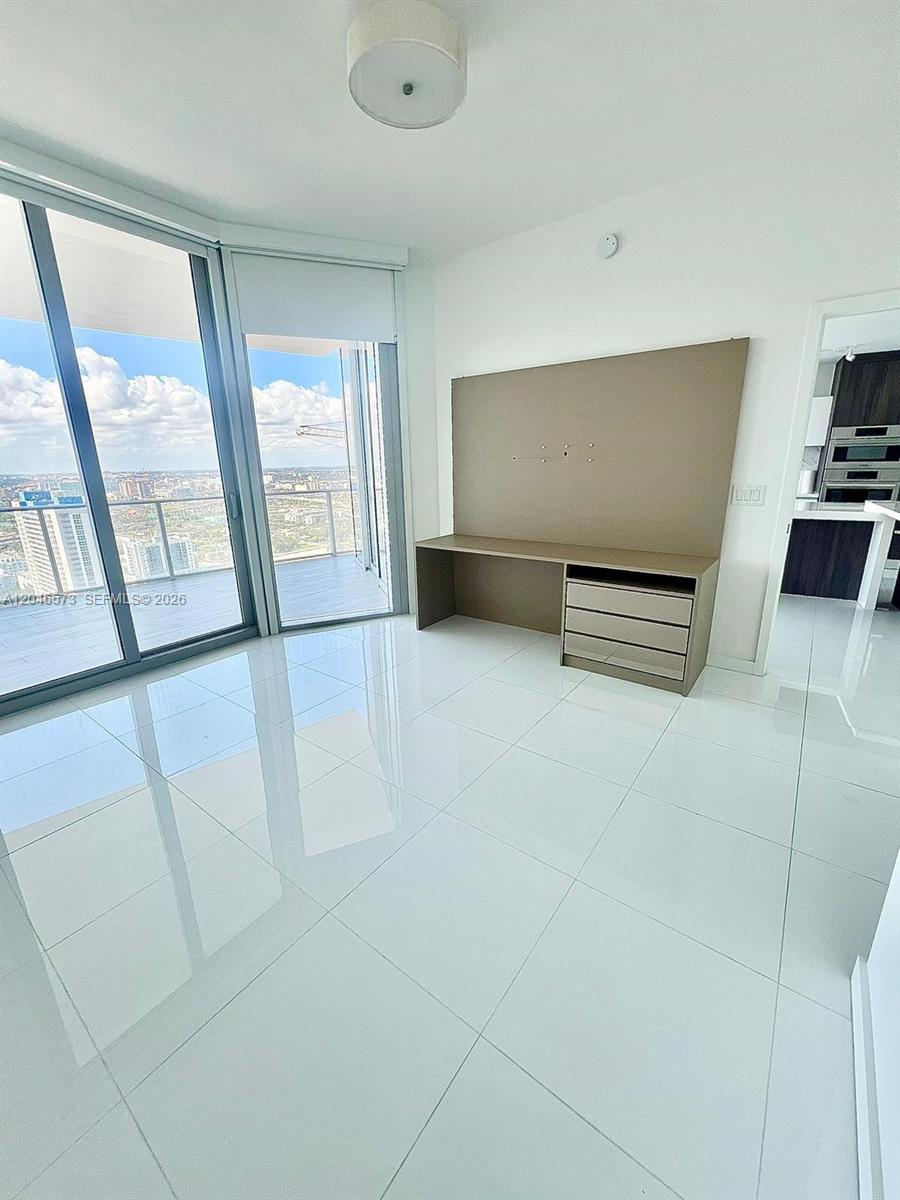 A12046573 Property Photo 14