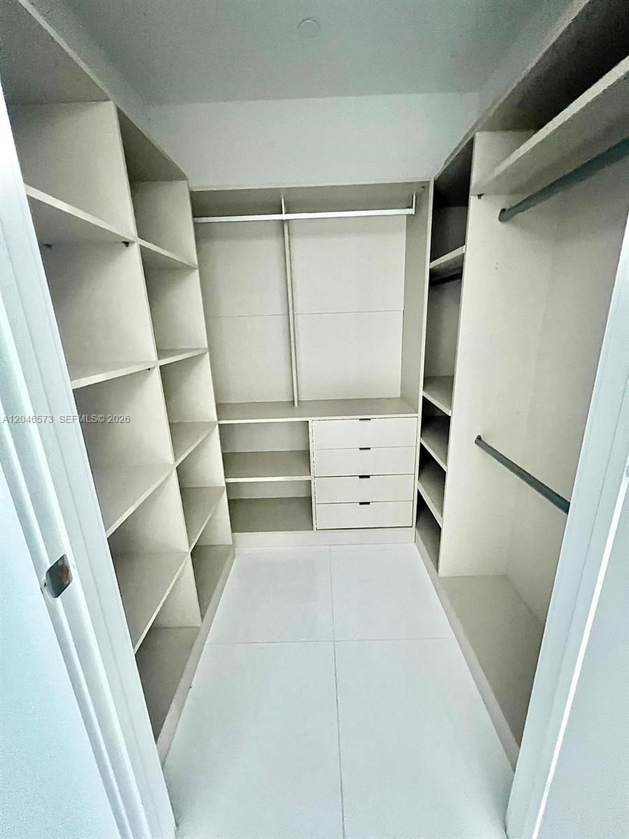 A12046573 Property Photo 15