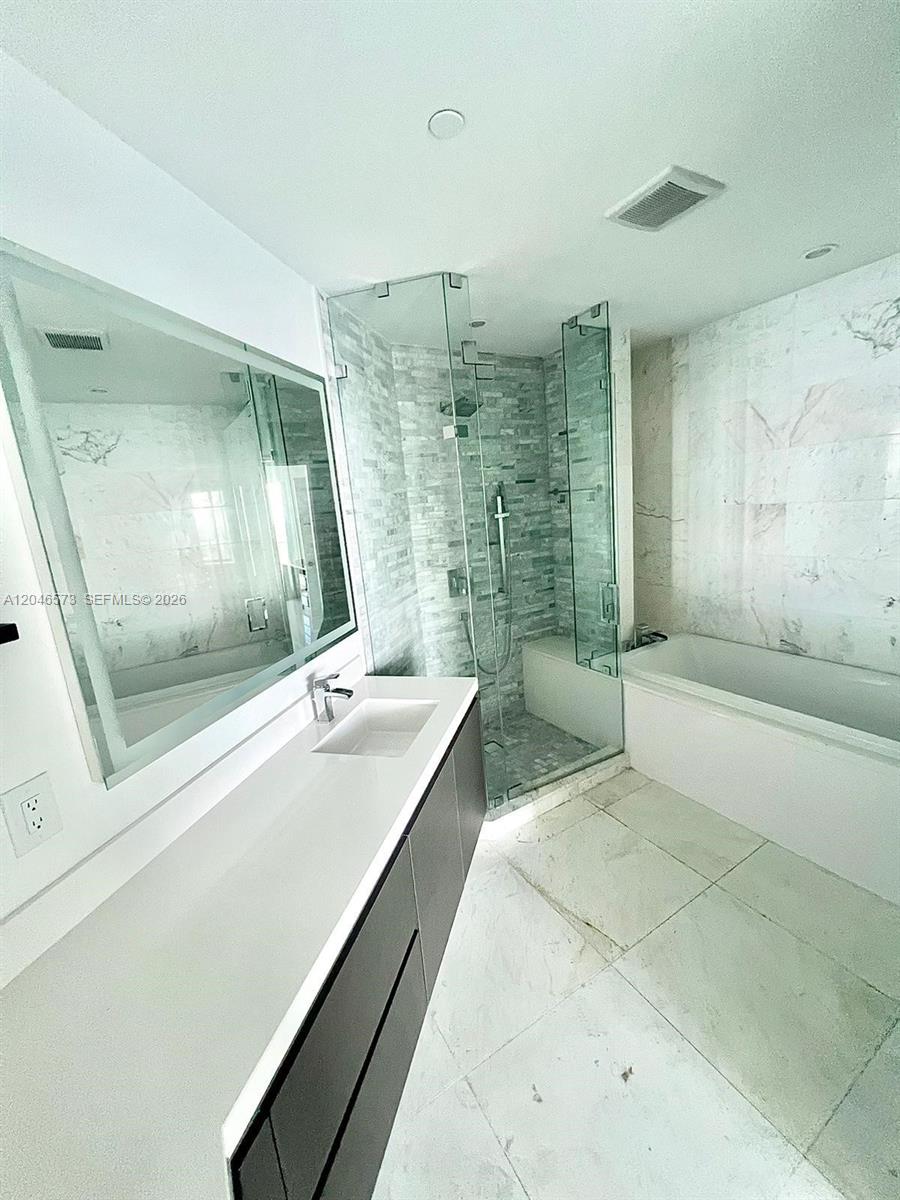A12046573 Property Photo 17