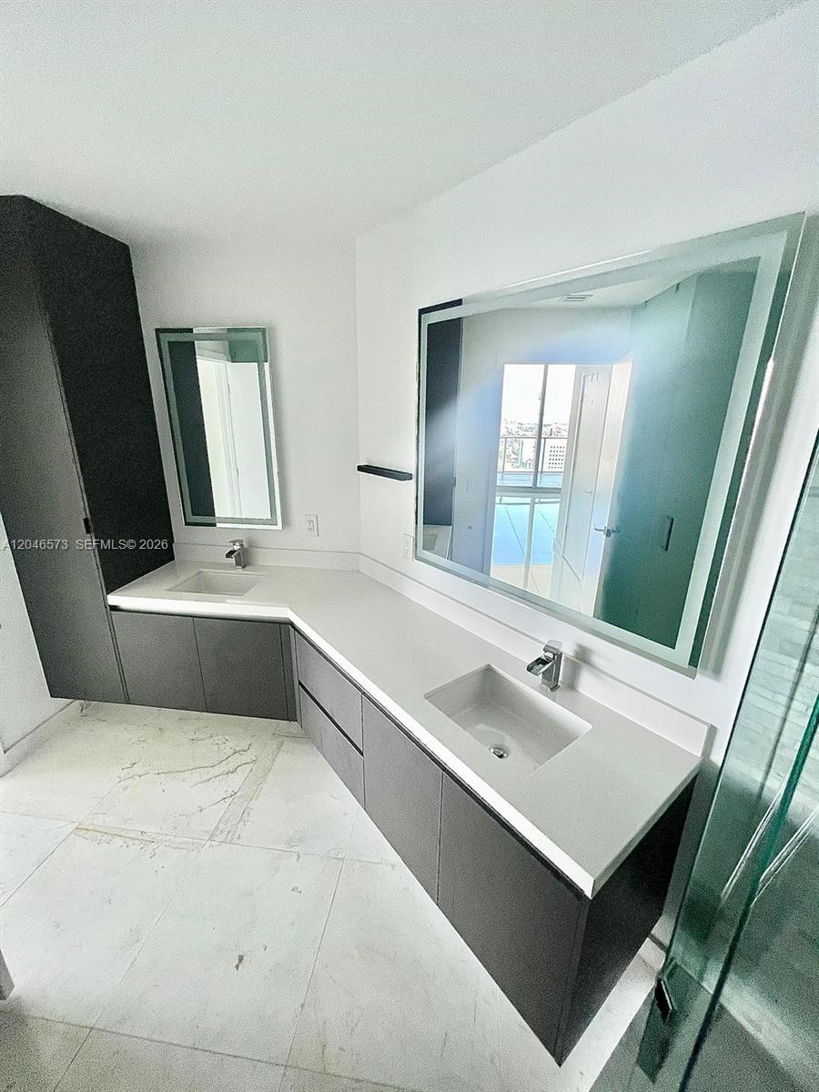 A12046573 Property Photo 18