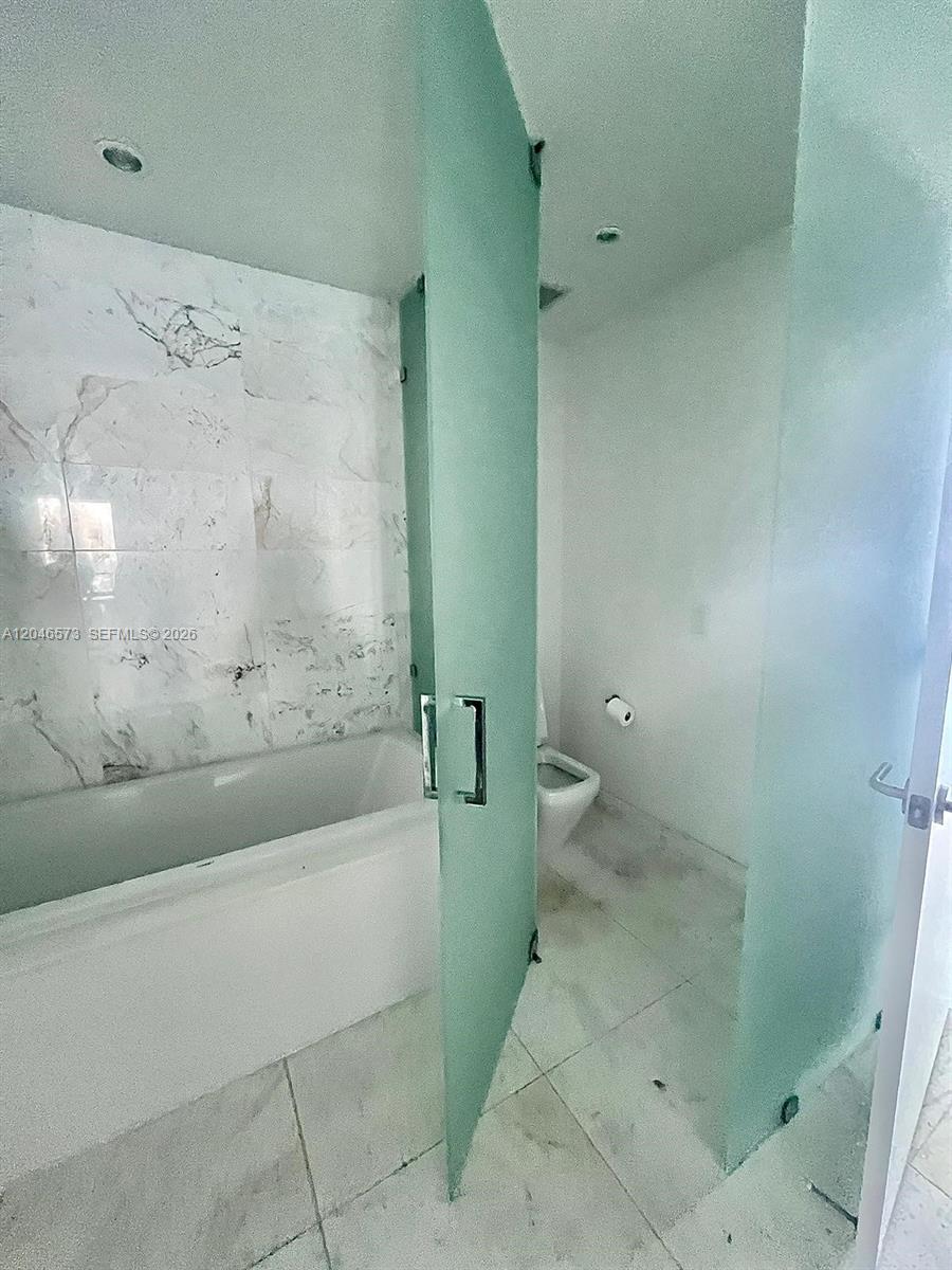 A12046573 Property Photo 19