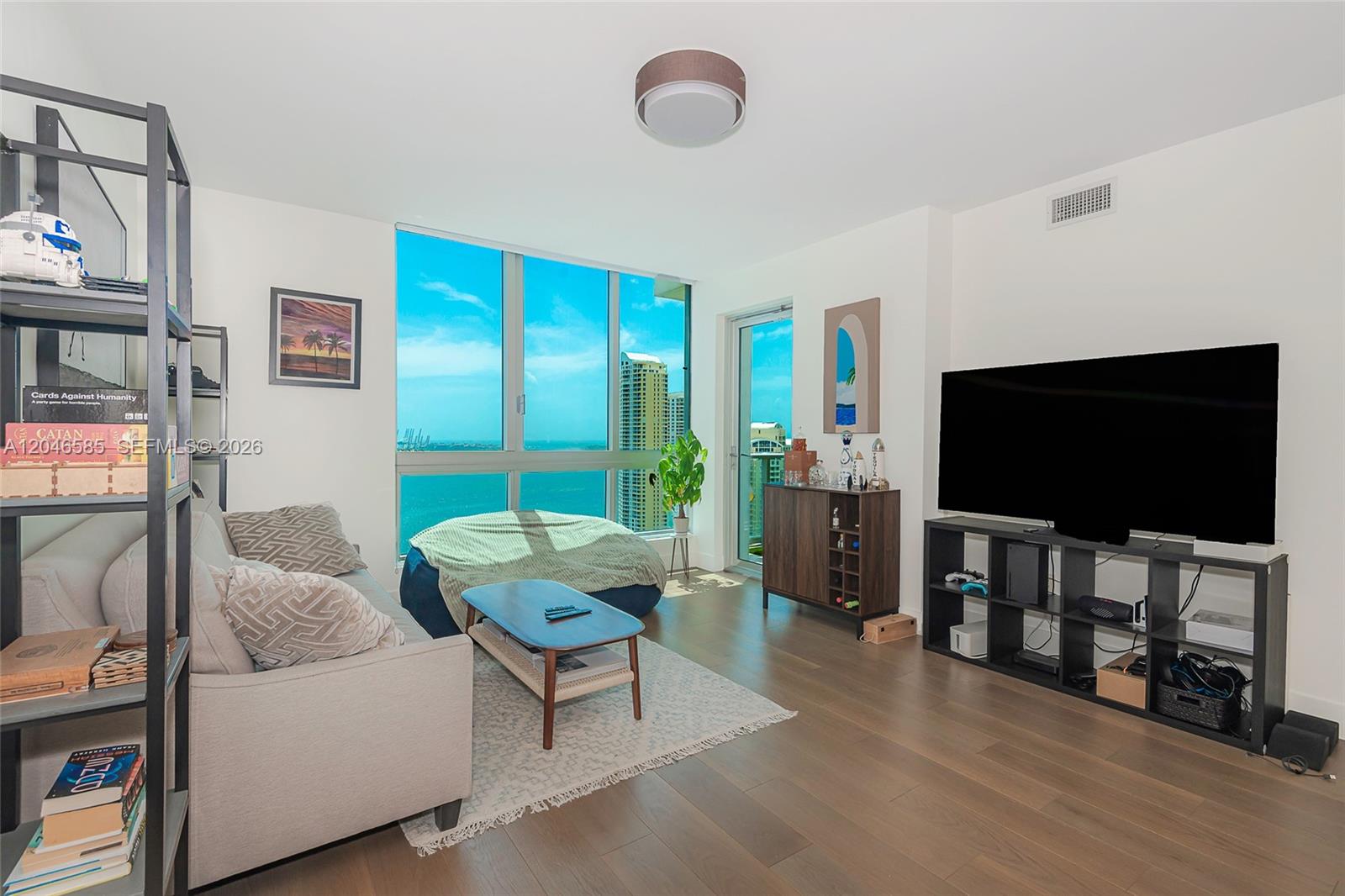 300 S Biscayne Boulevard T-2612 Property Photo 4