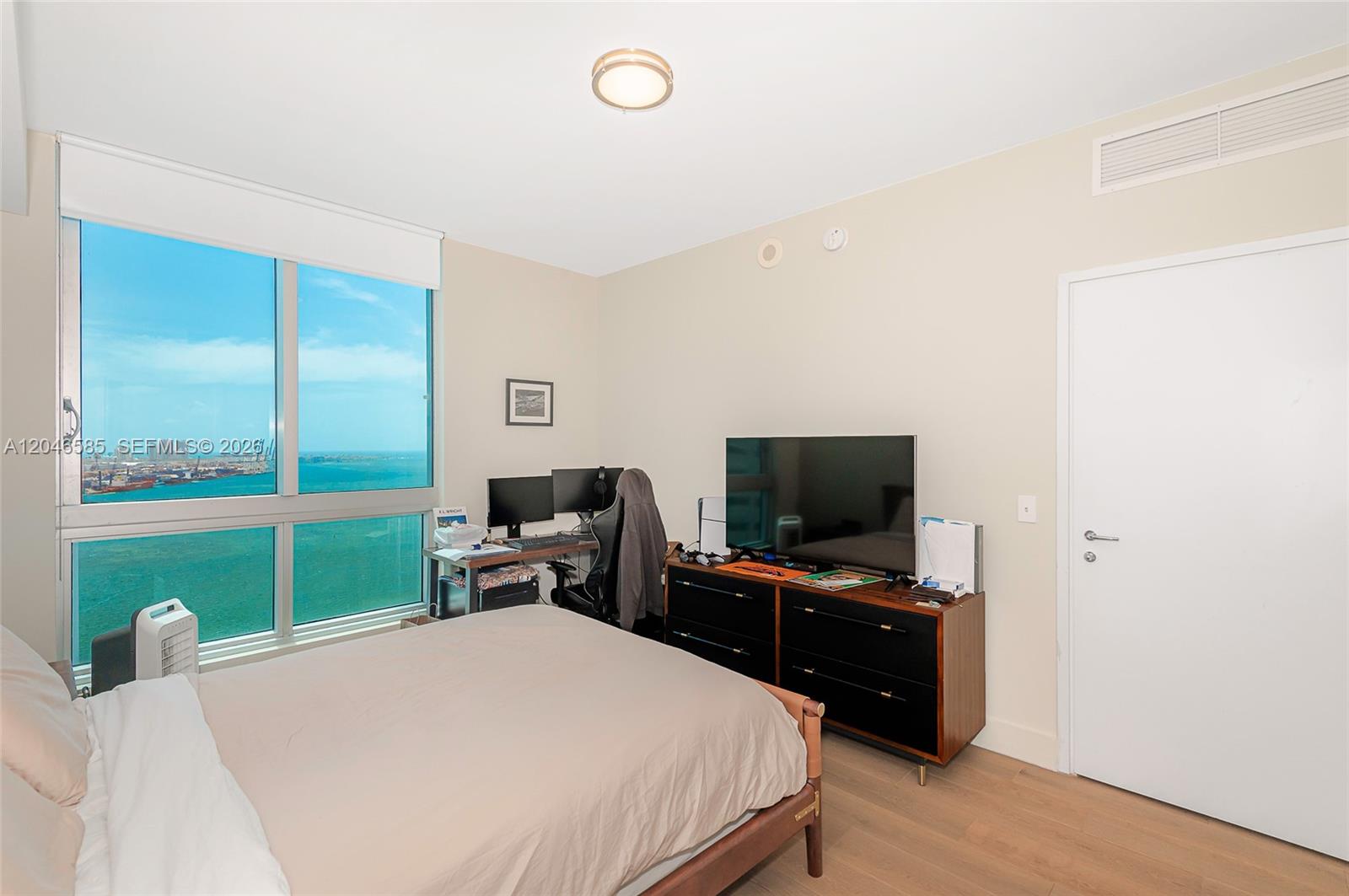 300 S Biscayne Boulevard T-2612 Property Photo 10