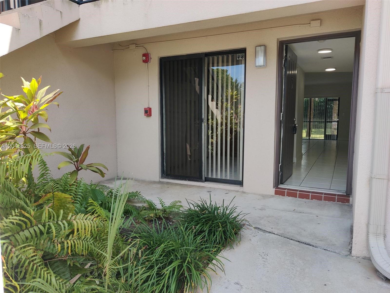 300 E Club Circle 108 Property Photo 6