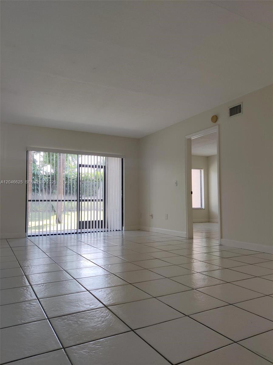 300 E Club Circle 108 Property Photo 12