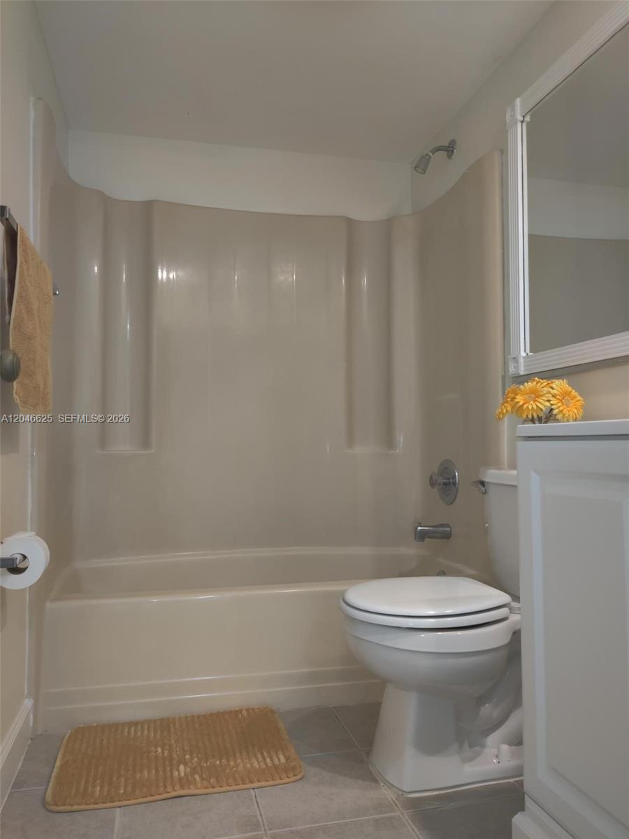 300 E Club Circle 108 Property Photo 21