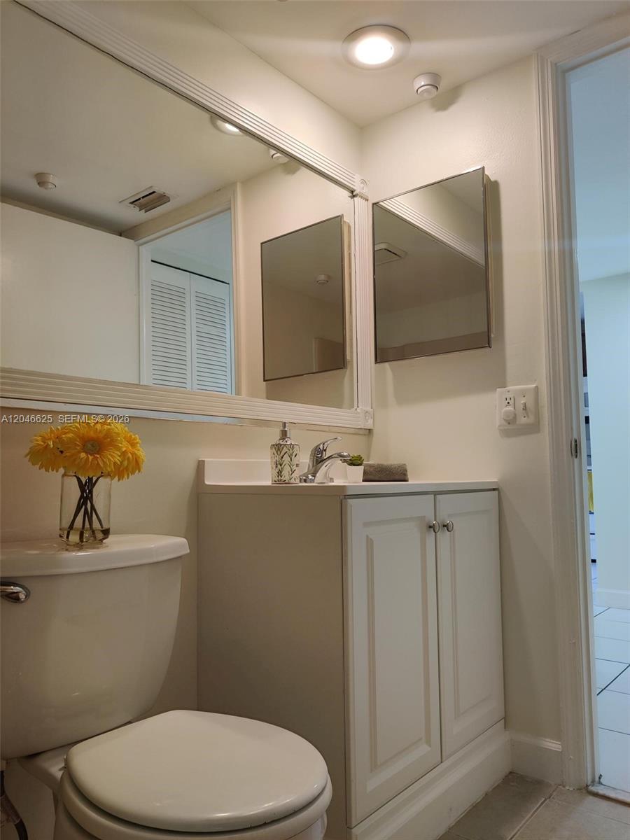 300 E Club Circle 108 Property Photo 23