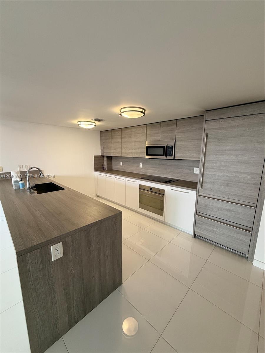A12046753 Property Photo 12