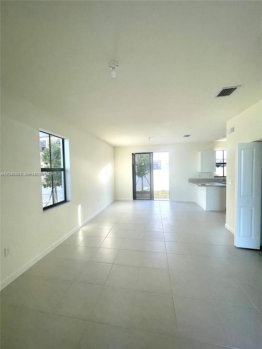 3338 W 112th Street Property Photo 8