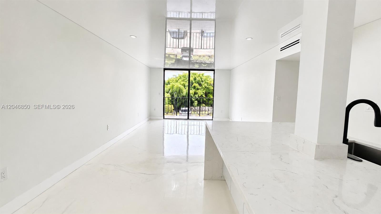 9682 Fontainebleau Boulevard 203 Property Photo 2
