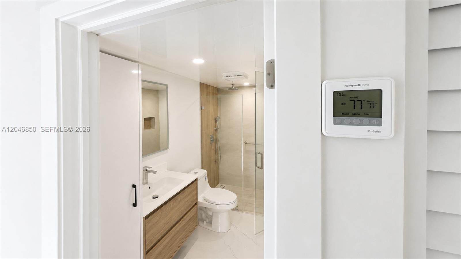 9682 Fontainebleau Boulevard 203 Property Photo 23