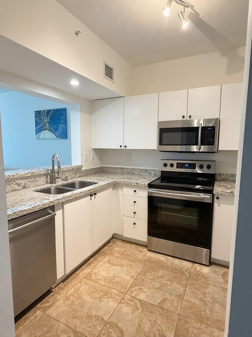 A12046857 Property Photo 3