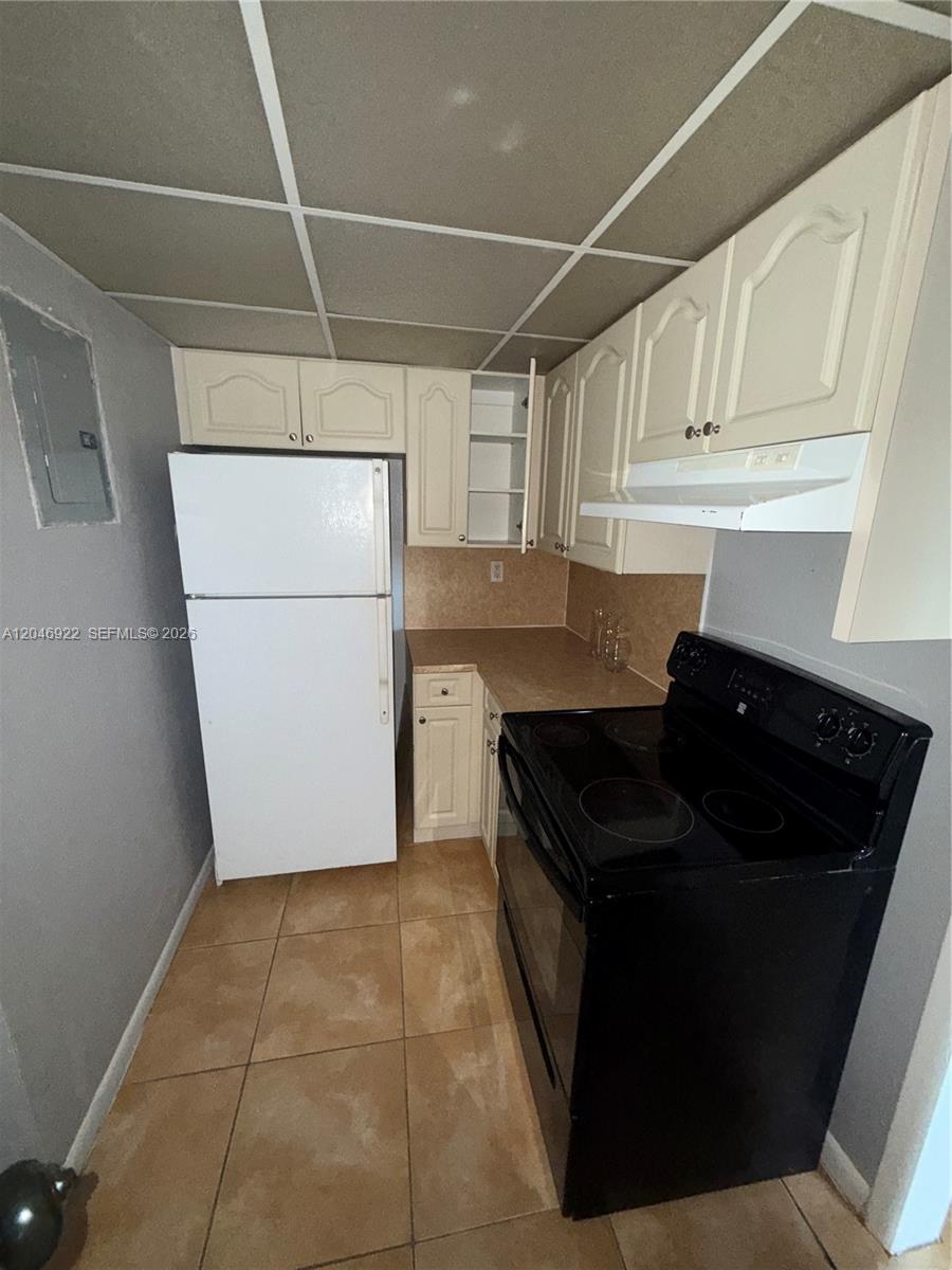 6960 Miami Gardens Drive 2-431a Property Photo 1