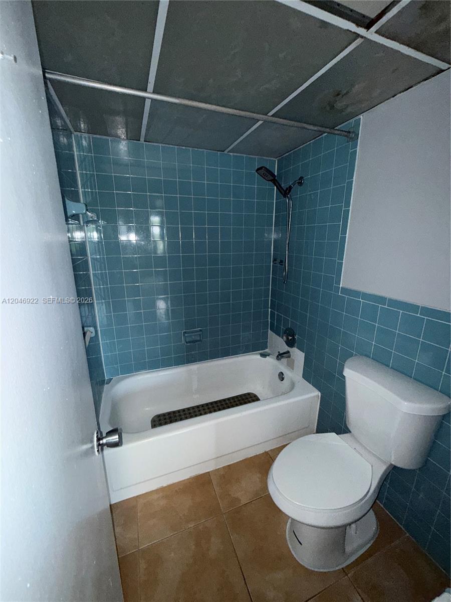 6960 Miami Gardens Drive 2-431a Property Photo 3
