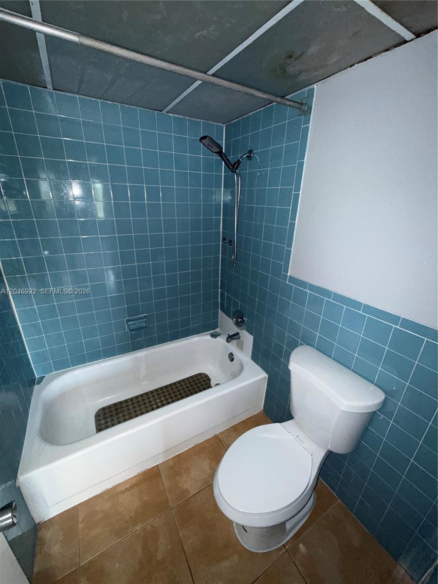 6960 Miami Gardens Drive 2-431a Property Photo 9