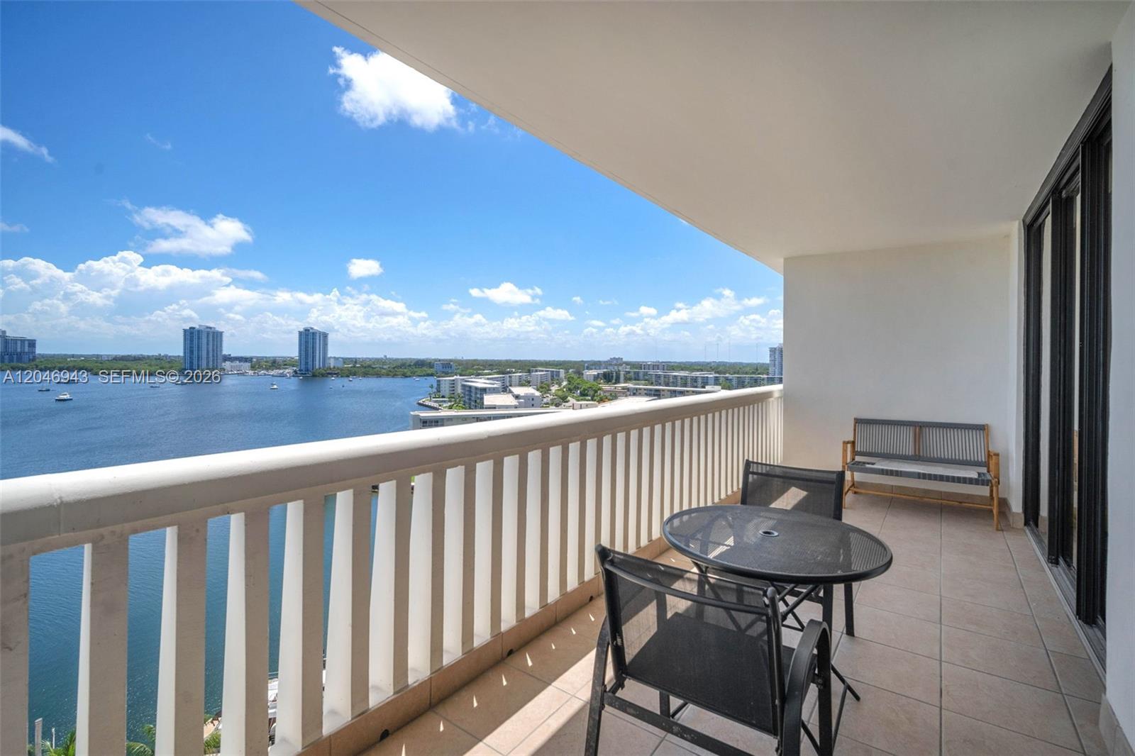 1000 W Island Boulevard 1206 Property Photo 1
