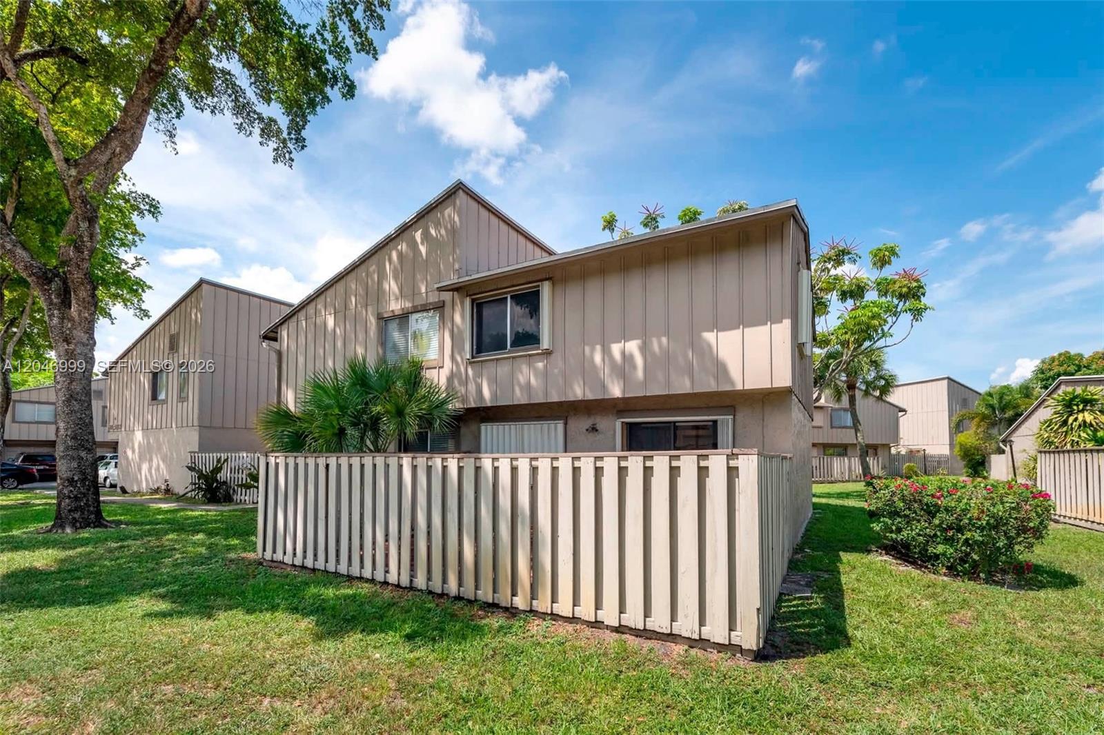2201 Nw 56th Avenue 4-a Property Photo 2
