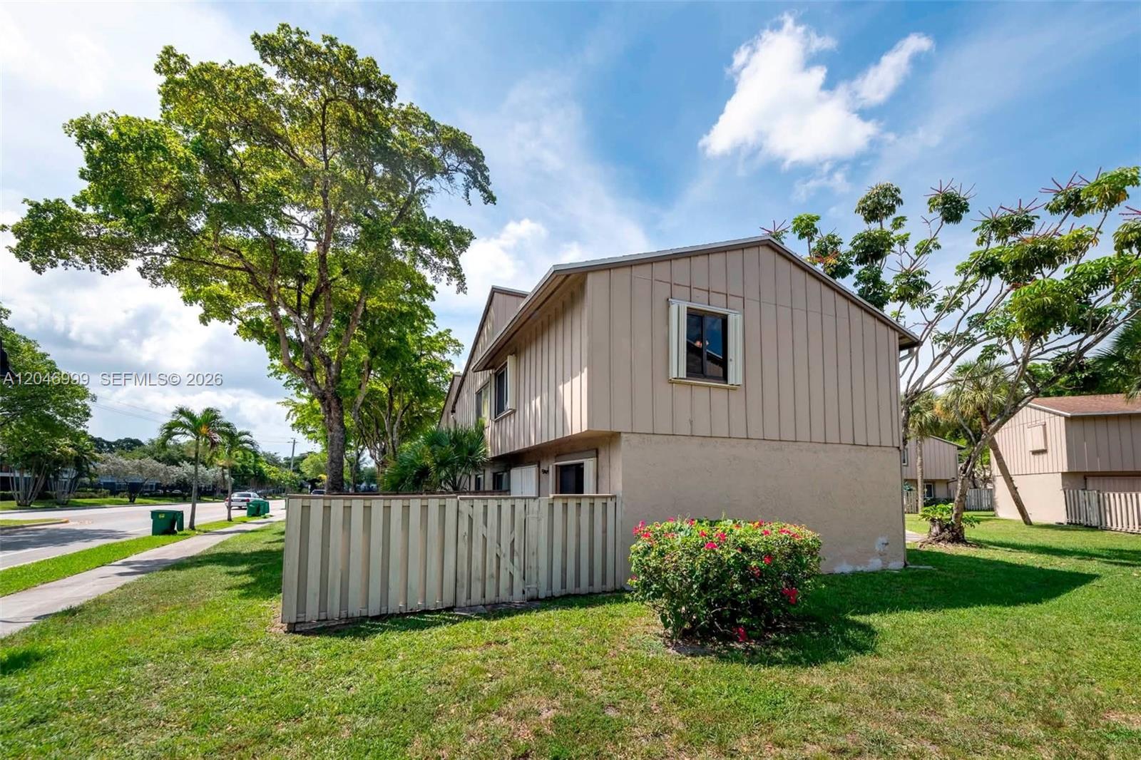 2201 Nw 56th Avenue 4-a Property Photo 3