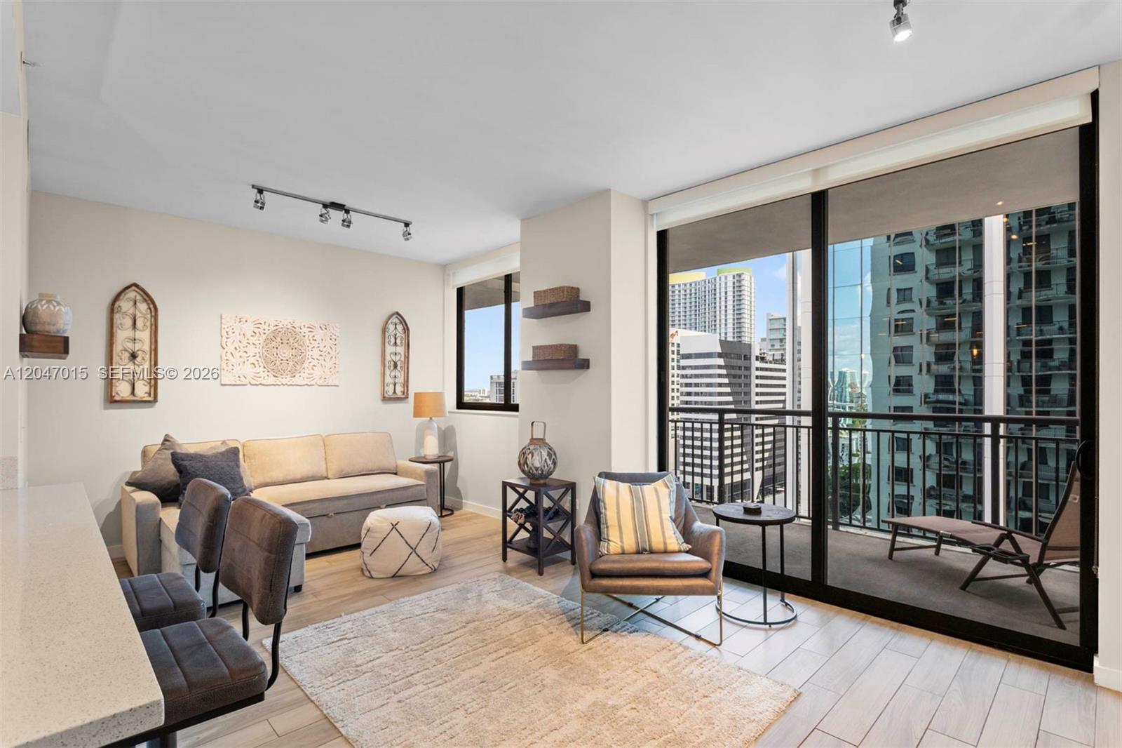 999 Sw 1st Avenue 2015 Property Photo 1