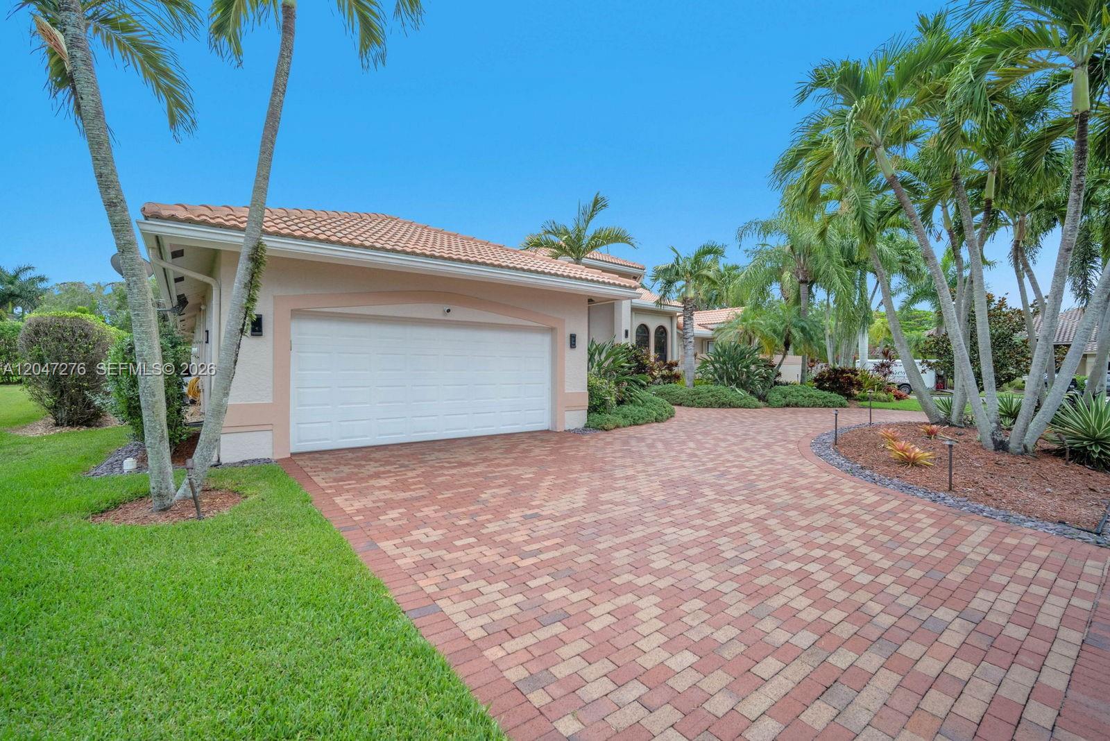 392 Coconut Circle Property Photo 8