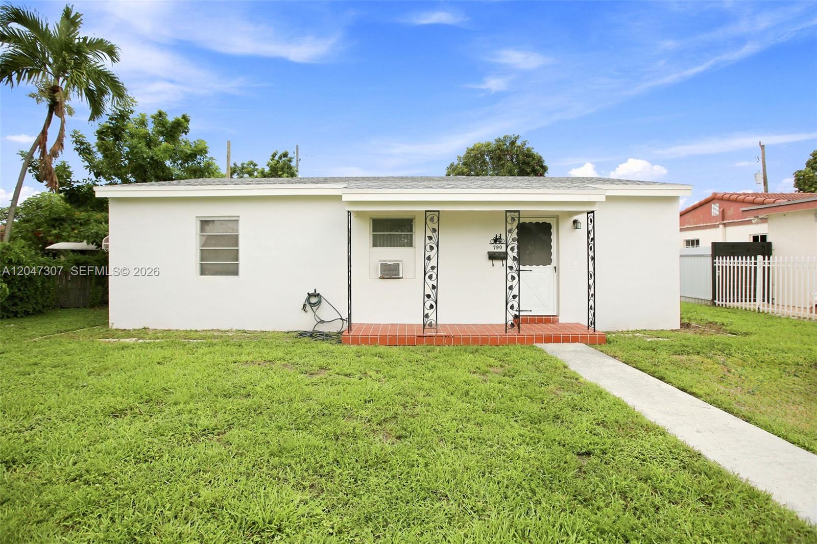 790 E 6th Place Property Photo 1