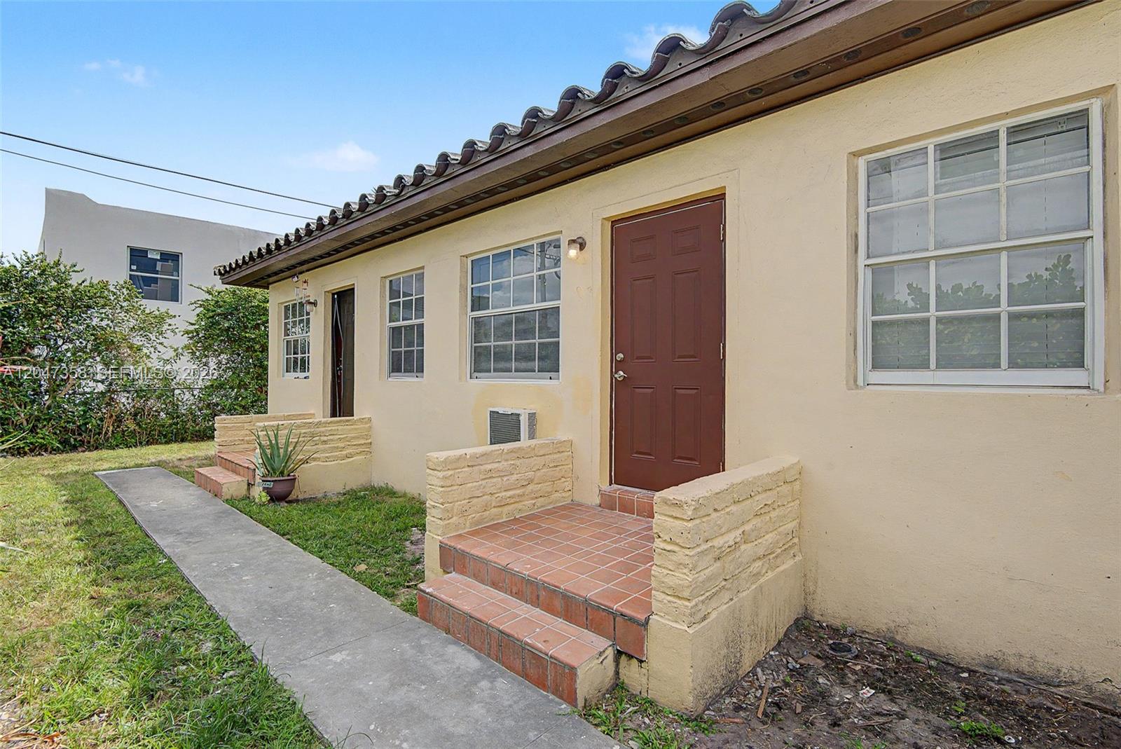1021 SW 3rd Street 6 Property Photo 1