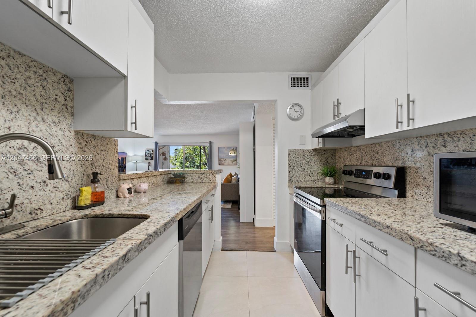 10381 N Kendall Drive M8 Property Photo 10