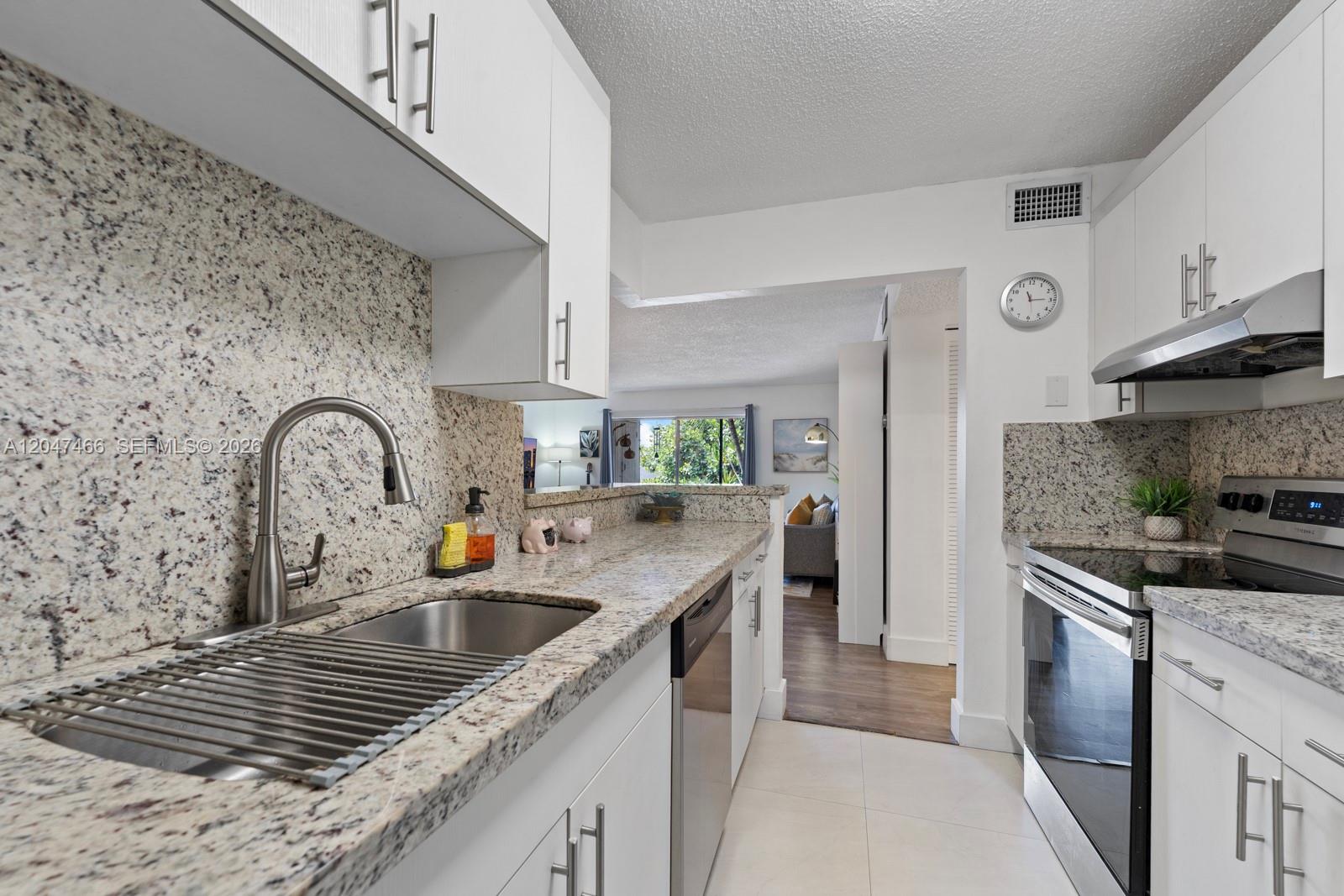 10381 N Kendall Drive M8 Property Photo 14